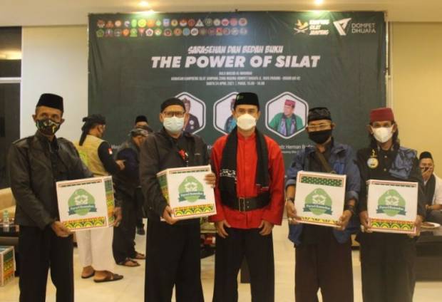 Kampung Silat Jampang Dompet Dhuafa Berbagi 100 Parsel untuk Pelestari Budaya