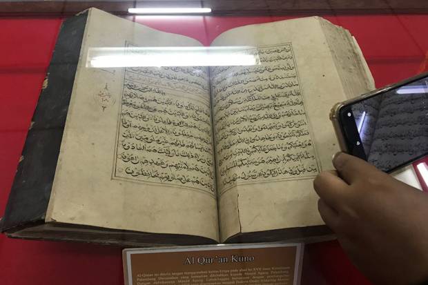 Melihat Al-Qur’an Tulisan Tangan yang Masih Terjaga Rapi di Museum Subkoss