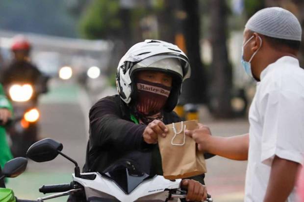 Rayakan Milad ke-3, Anak-Anak Muda dari ISYEF Berbagi Takjil Serentak di 7 Provinsi