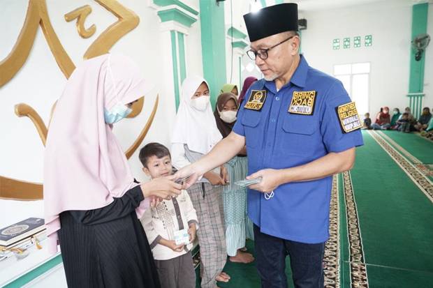 Safari Ramadhan, Zulhas Beri Beasiswa bagi Anak-anak Penghafal Alquran