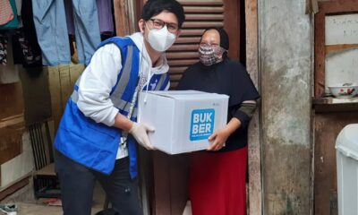 Human Initiative-Artis Andi Arsyil Bagikan Paket Bingkisan Ramadhan di Pengadegan