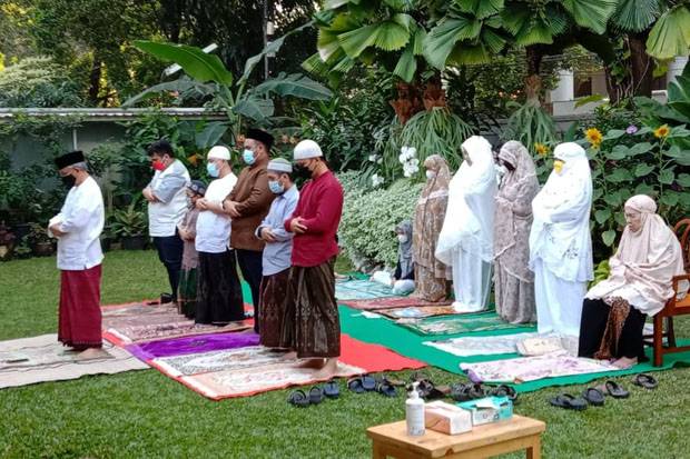 Kesederhanaan Puasa Ramadhan dan Lebaran Ketua Dewan Komisioner OJK