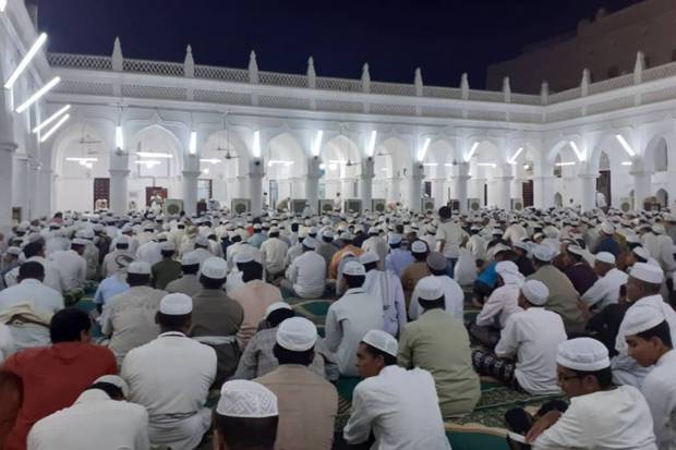 Khotaman Al-Qur’an di Masjid Bermenara Tanah Liat Tertinggi di Dunia