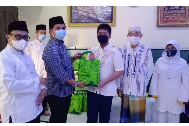 Sepanjang Ramadhan, IKA UNJ Bagikan Santunan untuk Dhuafa Yatim