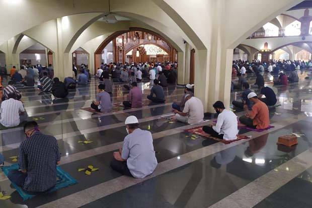 Terbitkan Fatwa, MUI Tegaskan Salat Jumat Virtual Tidak Sah