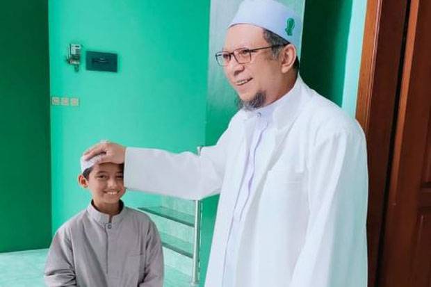 Sunnah yang Terlupakan, Ini Keutamaan Mengusap Kepala Anak Kecil