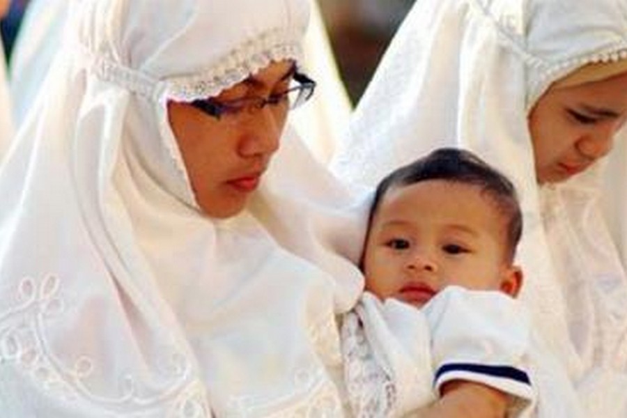 Mengapa Pembagian Najis Mukhoffafah Hanya Berlaku pada Urin Bayi Laki-laki tidak Perempuan?