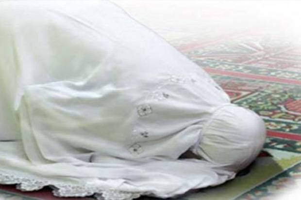 Tata Cara Sujud Sholat yang Benar untuk Perempuan