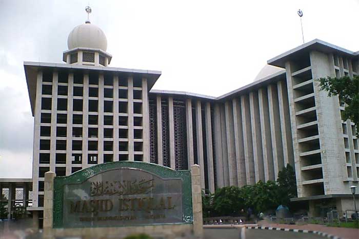 Sejarah Singkat Masjid Istiqlal Terbesar di Asia Tenggara