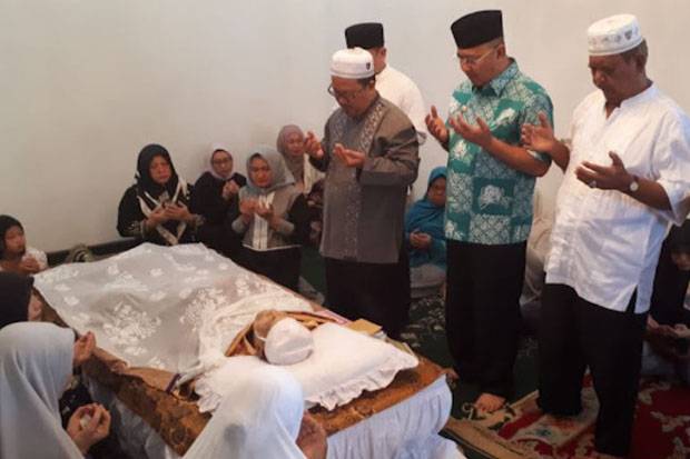 Hukum Berkumpul di Rumah Mayit, Menjamu Tamu dan Mendoakannya