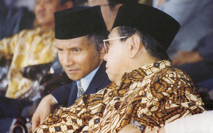 Gus Dur, Poros Tengah dan “Dengkul” Amien Rais