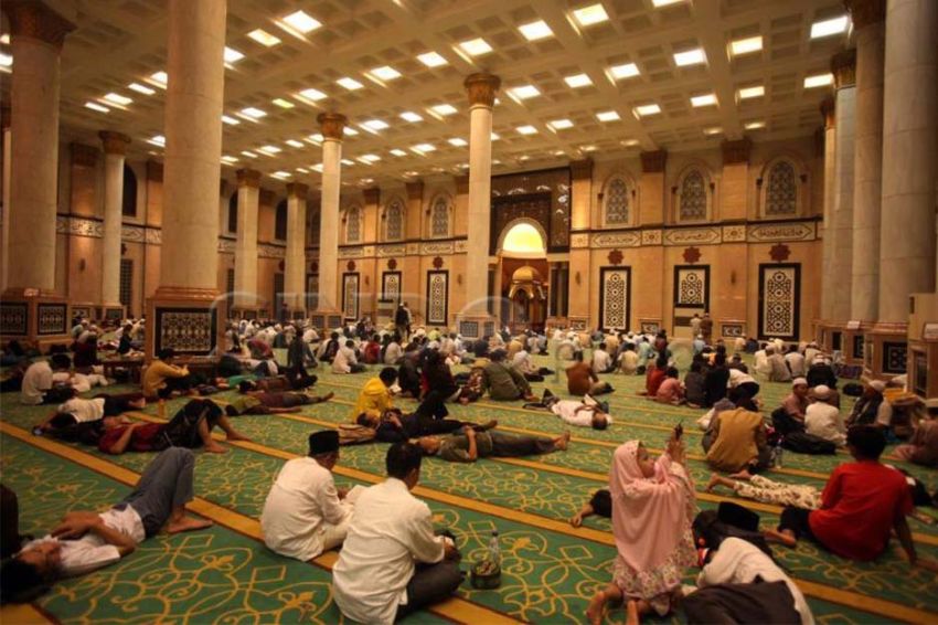 Bacaan Niat Iktikaf Sebelum Masuk Masjid Lengkap Arab dan Latin