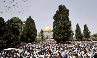 Shalat Jumat Terakhir Ramadhan, Ratusan Warga Palestina Padati Masjid Al-Aqsa