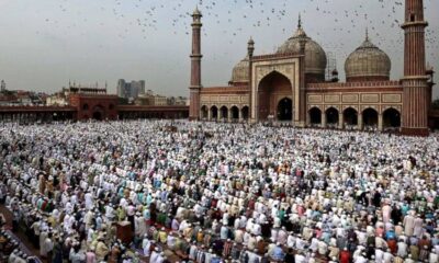 Mana yang Lebih Utama, di Lapangan atau Masjid?