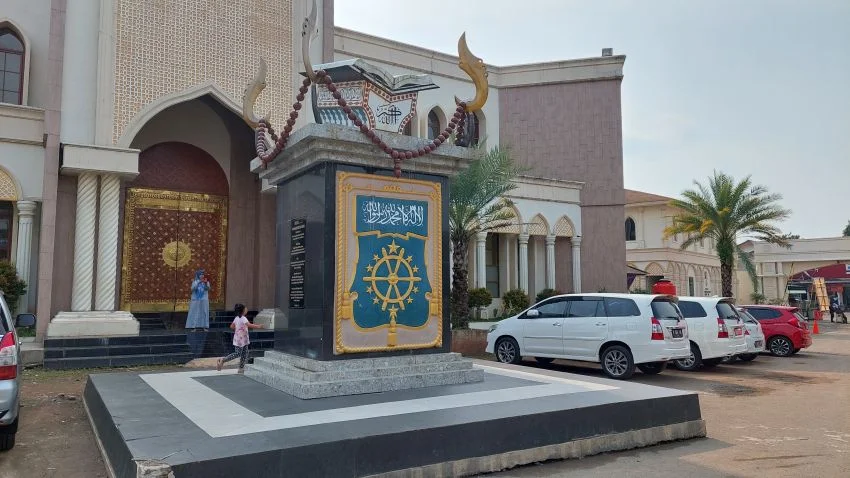 Tugu Santri Masjid Agung Karawang, Jejak Pusat Penyebaran Islam Pertama di Jawa Barat