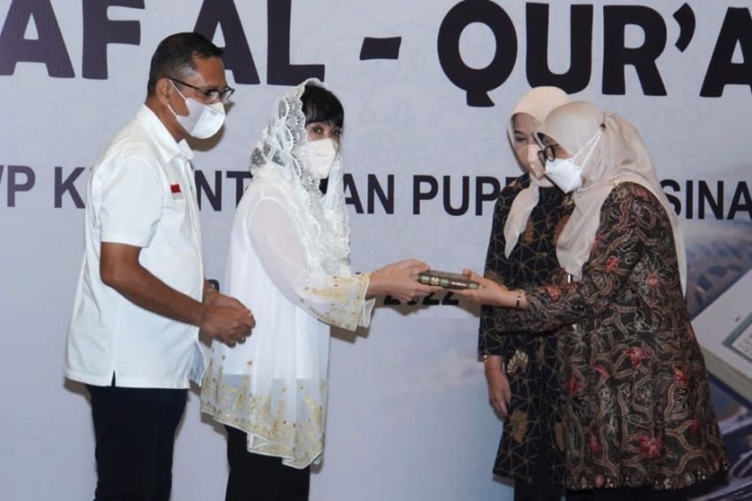 Yayasan Muslim Sinar Mas Land Wakafkan 1.000 Al Quran Kepada Dharma Wanita PUPR