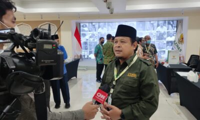 Pimpinan Baznas Achmad Sudrajat memimpin secara langsung penandatangan pakta Integritas dan pemberian surat rekomendasi kepada LAZ CT Arsa Foundation