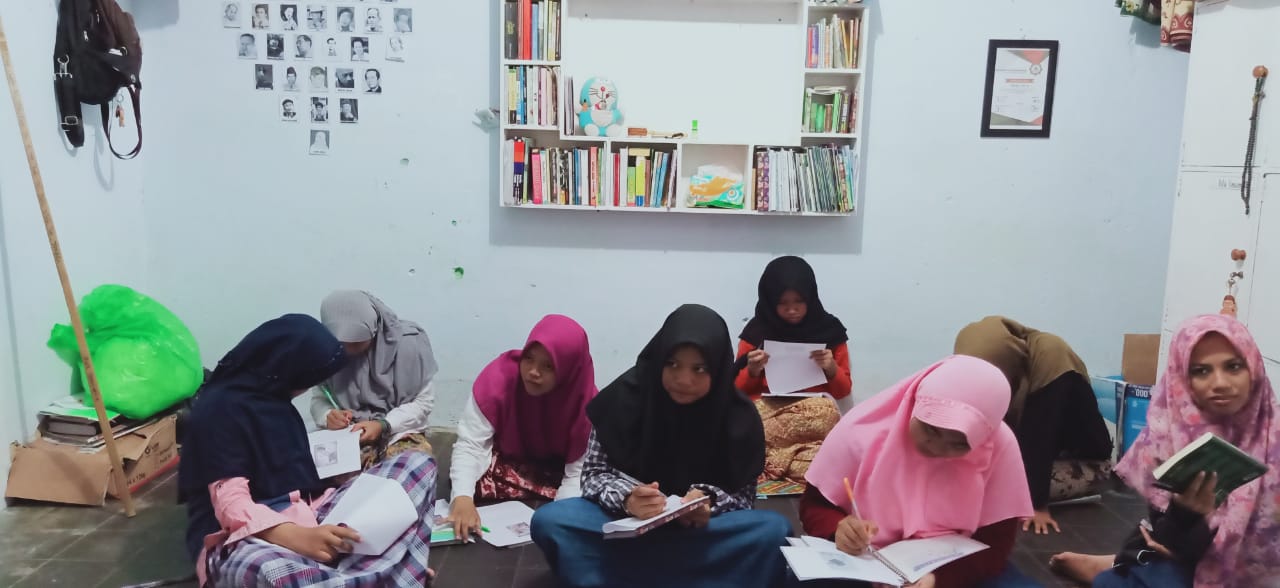 Nyai Fadhilah dan Kepeduliannya Terhadap Tradisi Literasi di Pesantren Annuqayah