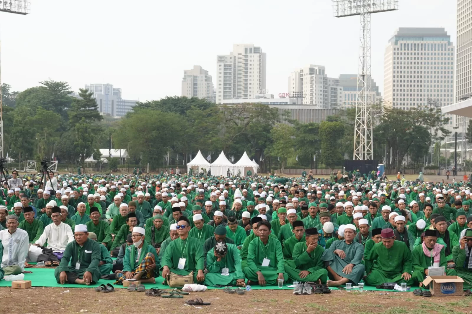 Spirit Kebhinnekaan: Doa Bersama Jemaah Nahdlatul Aulia untuk Pemilu yang Damai