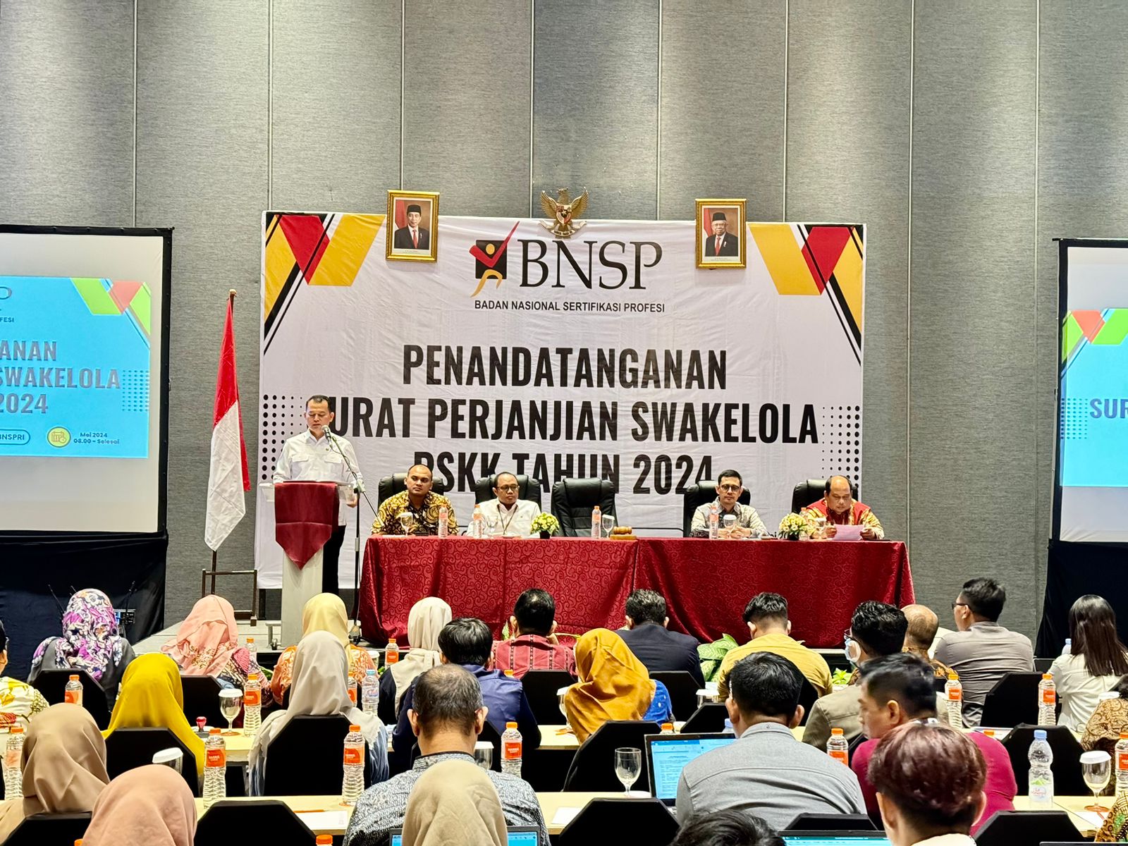 Foto: Badan Nasional Sertifikasi Profesi (BNSP) melaksanakan penandatanganan Surat Perjanjian Swakelola Program Sertifikasi Kompetensi Kerja (PSKK) di Hotel Harris Gubeng, Surabaya, pada Senin, 20 Mei 2024. (Doc.BNSP)